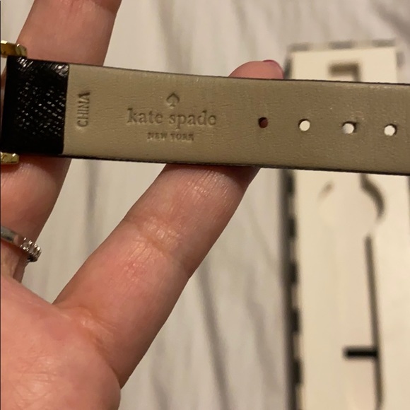 ⚡️NIB KATE SPADE ‘L’ WATCH⚡️ - Picture 4 of 6